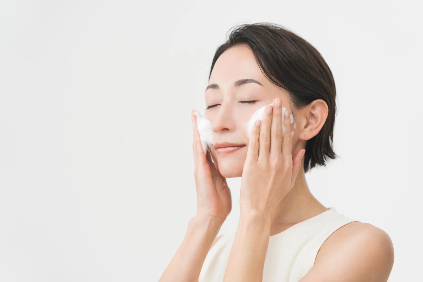 手で擦らないクッション洗顔をイメージさせるキメ細やかで弾力のある洗顔泡